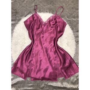 SOPHIA BY DELICATES Nightgown Chemise Lingerie Silky Purple Slippery Satin Y2K